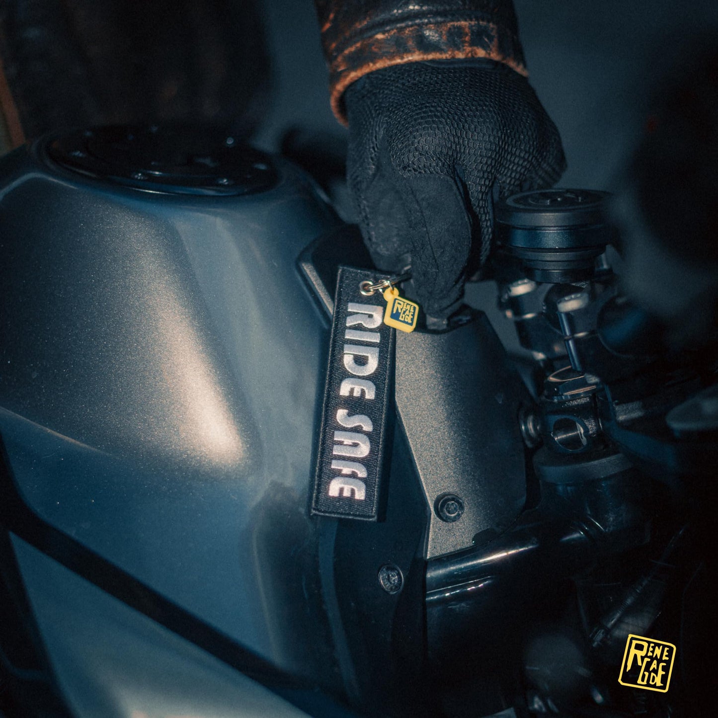 RIDE SAFE - Motorrad Schlüsselanhänger - bestickt & kratzfest - 130 x 30 mm